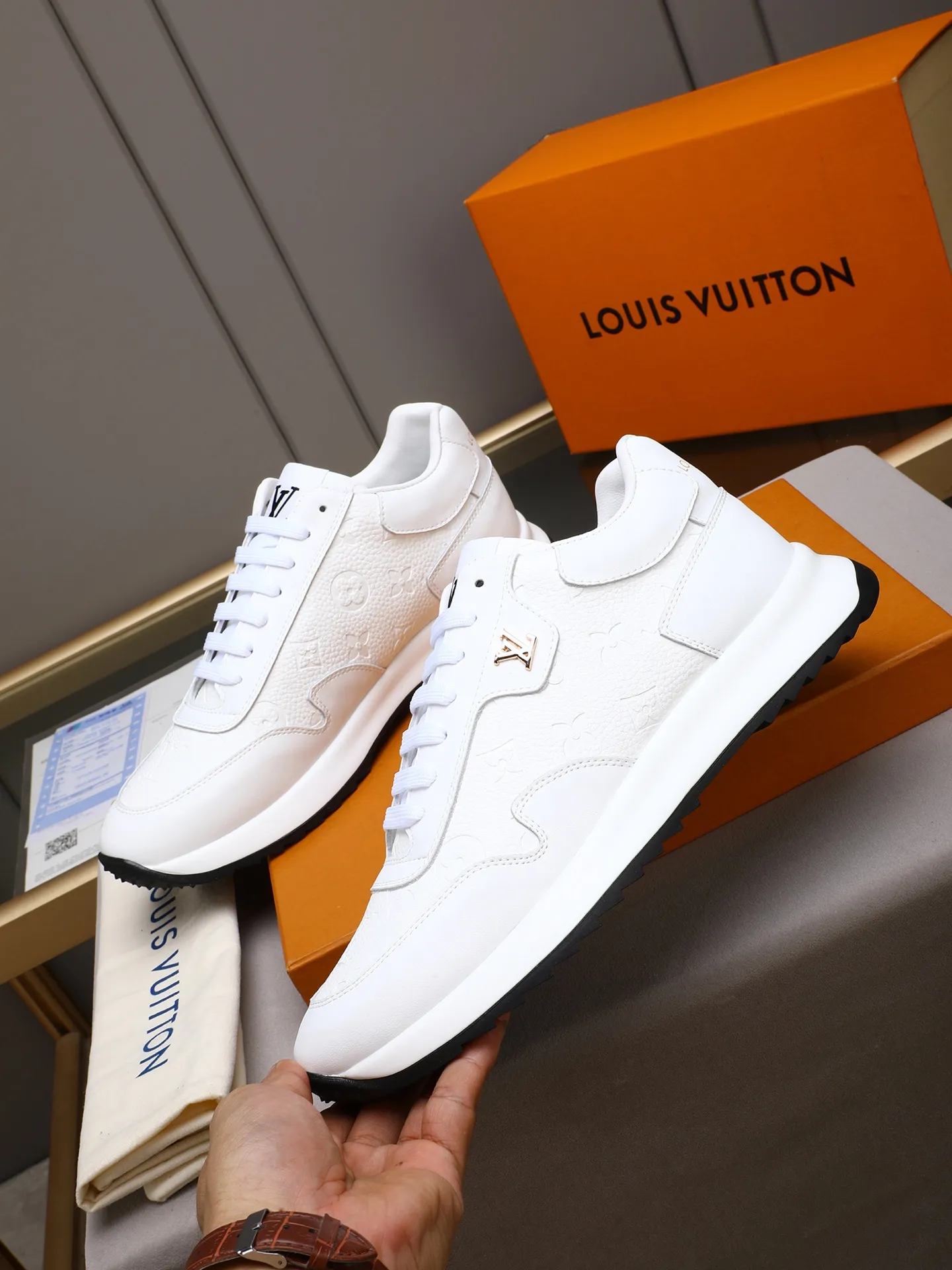 Men's shoes 💰460 [LV] Imported calfskin embossed, breathable first-layer sheep lining ✊✊Fashionable, crisp, stylish, more eye-catching and more classy. It will subvert the old idea and be a must-have for fashionistas who want to spend time with you! Must keep it for yourself! High and comfortable but low, high-end quality workmanship. 38-44 (45 customized)